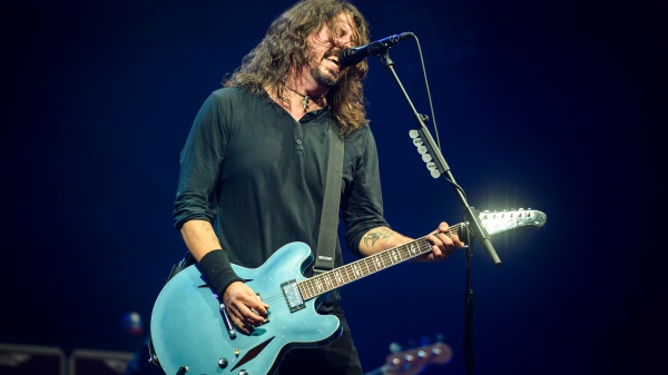 I Foo Fighters hanno suonato Paranoid con Geezer Butler