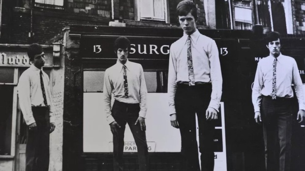 Il giovane Bowie alla BBC, quando venne liquidato come "Senza personalità"