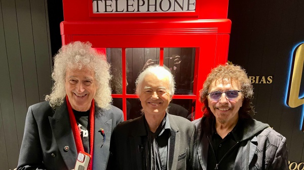 Jimmy Page con Brian May e Tony Iommi al lancio del nuovo store Gibson