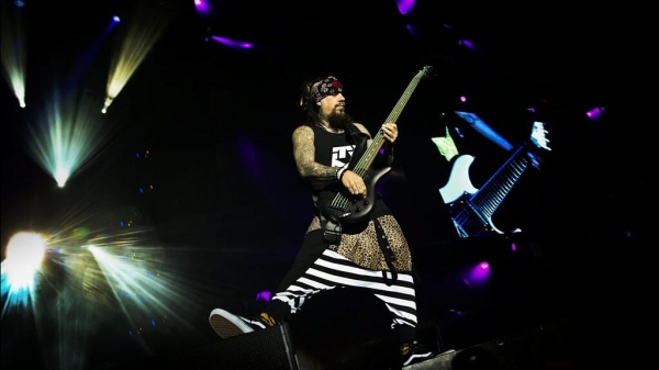 Korn, il bassista Fieldy si prende una pausa della band