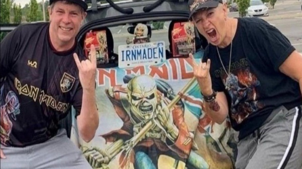 La preside fan degli Iron Maiden mantiene il posto nonostante le proteste
