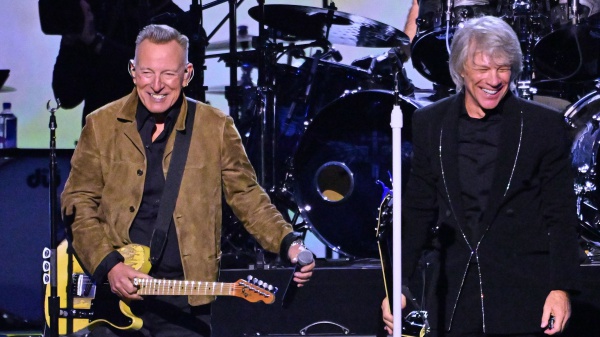 La serata omaggio a Bon Jovi per Musicares, dalla presentazione dell'inedito a Springsteen e Damiano