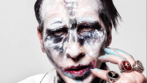 Marilyn Manson, anche l'ex assistente gli fa causa per violenze sessuali