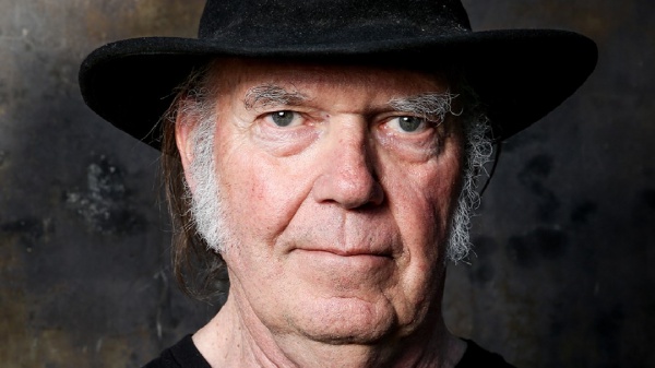 Neil Young, cittadinanza rimandata per l'erba
