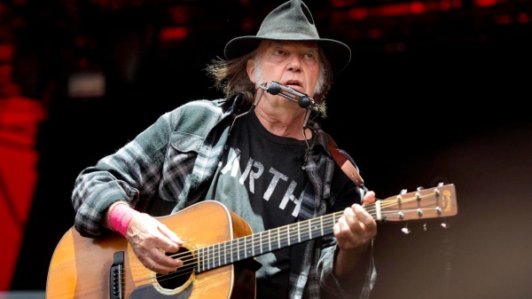 Neil Young ha trovato una raccolta di demo che non ricorda di aver registrato