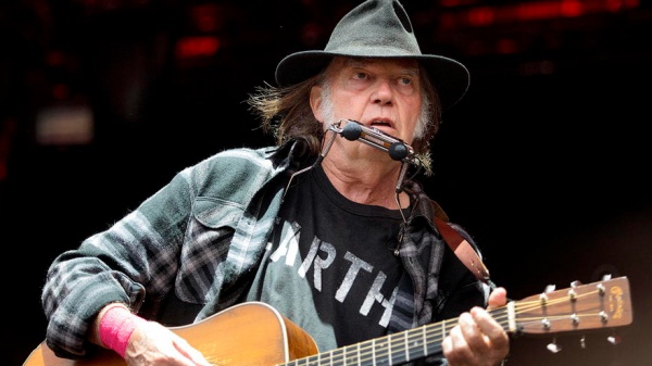 Neil Young interrompe Jack White e Rick Rubin