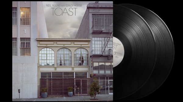 Neil Young, uscirà a luglio l'album perduto "Toast"