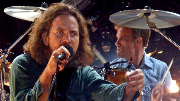 Nikki Sixx vs Eddie Vedder, la polemica tra i membri di Motley Crue e Pearl Jam