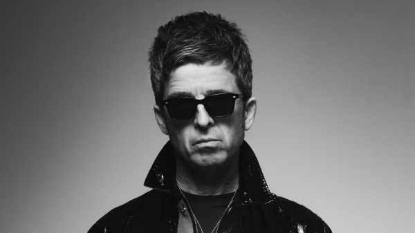 Noel Gallagher, ascolta 'Pretty Boy' remixata da Robert Smith dei Cure