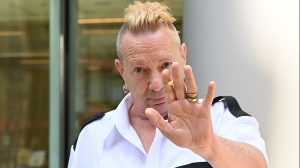 Non finisce lo scontro tra i Sex Pistols e Lydon