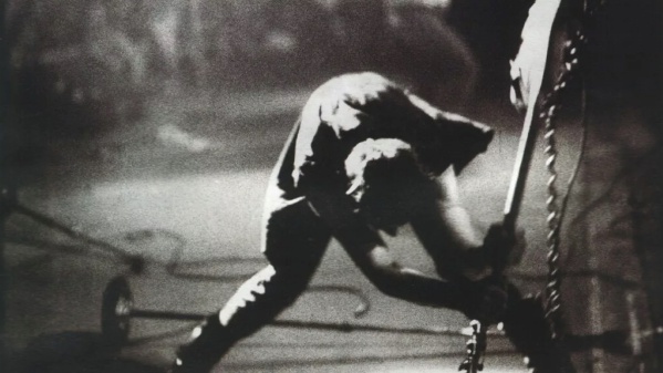 Paul Simonon dei Clash: icona del basso rock