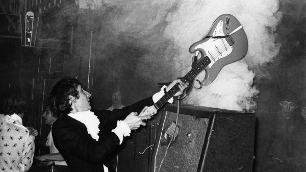 Perché Pete Townshend degli Who fracassava le chitarre?