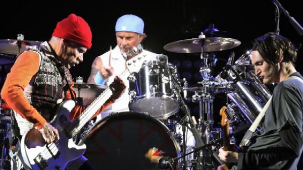 Red Hot Chili Peppers, Klinghoffer: "Amicizia di Frusciante inesistente da 10 anni"