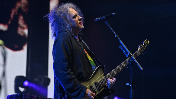 Robert Smith oltre i Cure: 11 collaborazioni che raccontano il suo lato più eclettico