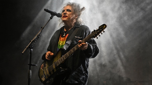 Robert Smith parla di un secondo album dei Cure, anniversari e documentari