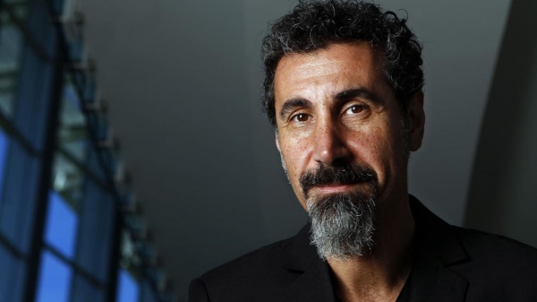 Serj Tankian canta per l'Armenia. Ascolta 'Hayastane'