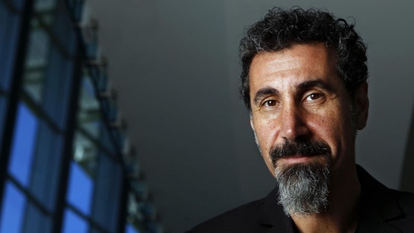 Serj Tankian pubblicherà un EP di musica scritta per i System Of a Down