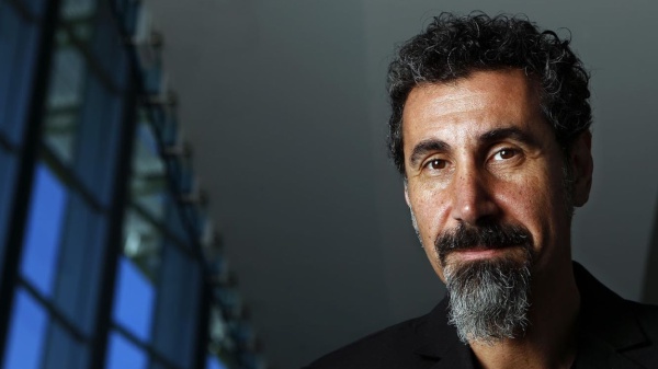 Serj Tankian terrorizzato dai fan