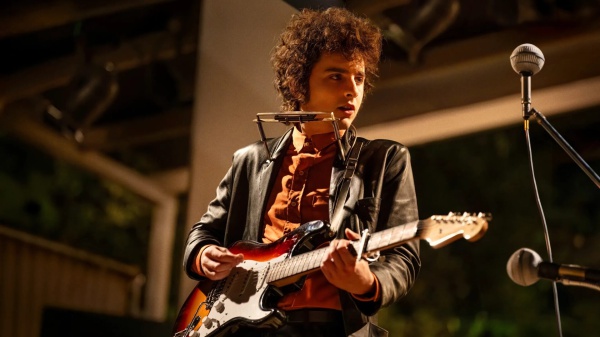 Timothée Chalamet suonerà Dylan a Glastonbury ?